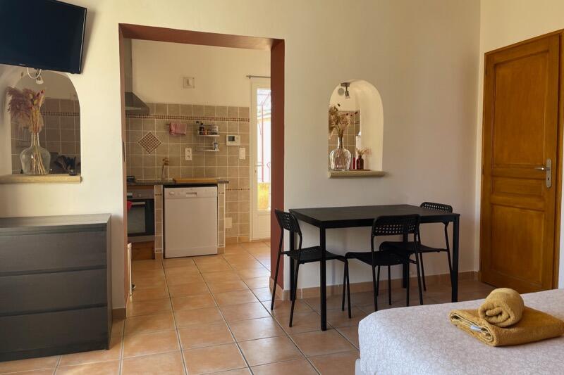 Studio Le Cabanon - B&B with pool view Carpentras