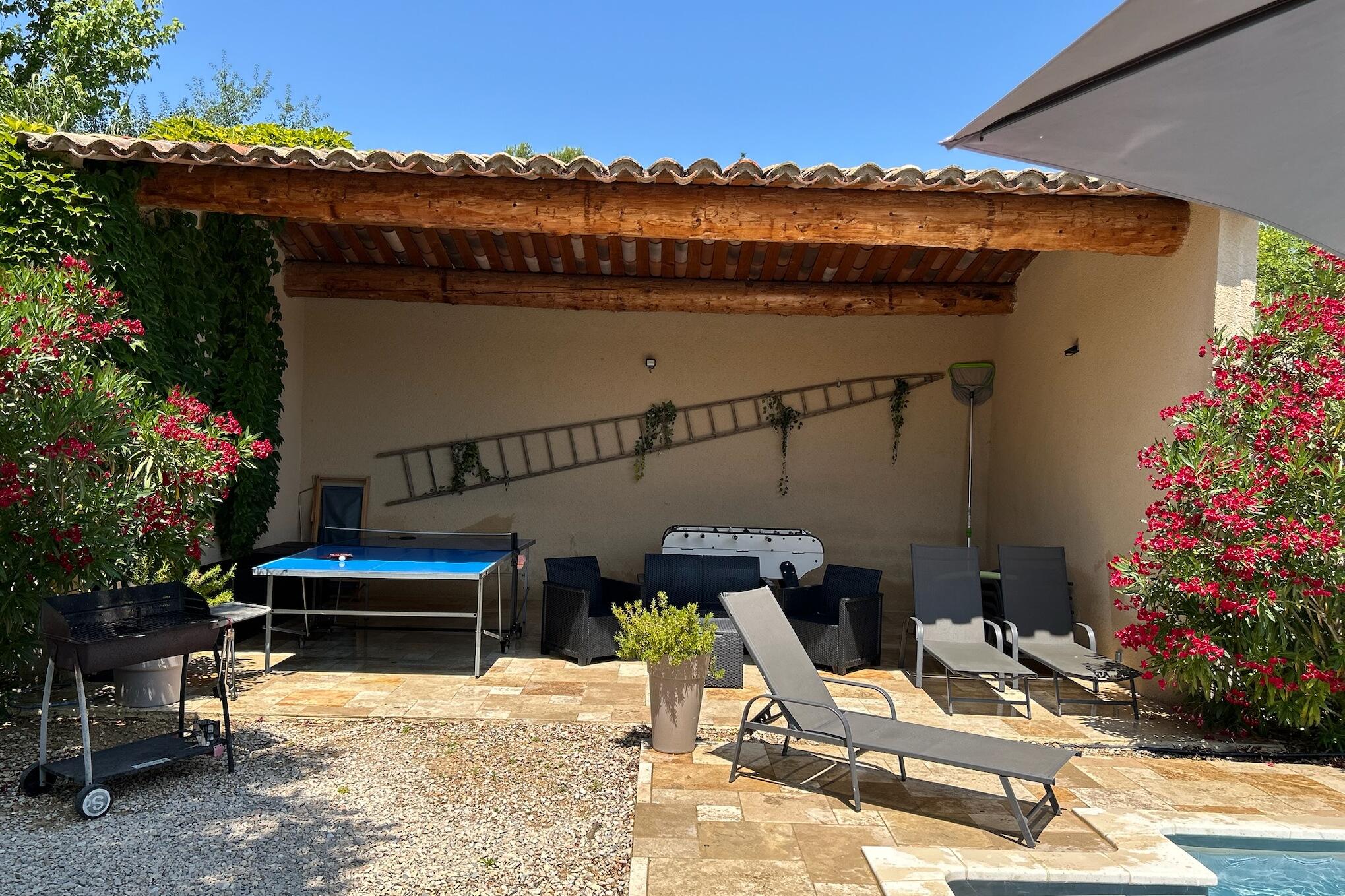 Entertainment area with foosball and ping pong - Villa Les Célestins